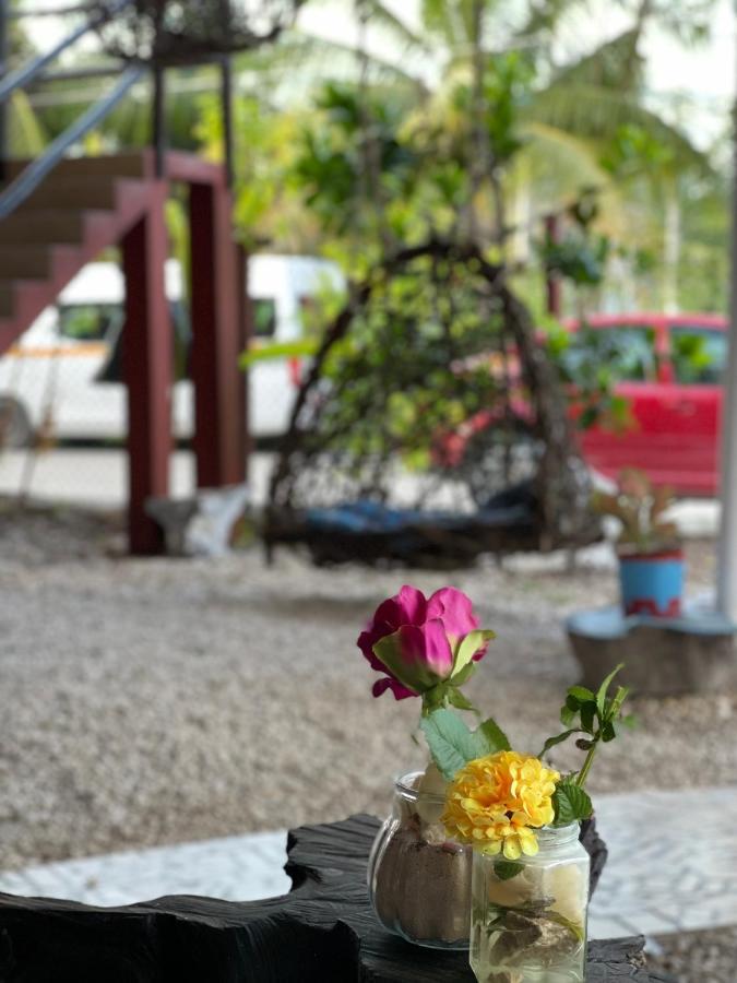 Near Lake Hostal Bacalar Exteriér fotografie